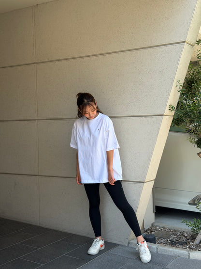 ドローアジャスト胸元ロゴ入りTシャツ