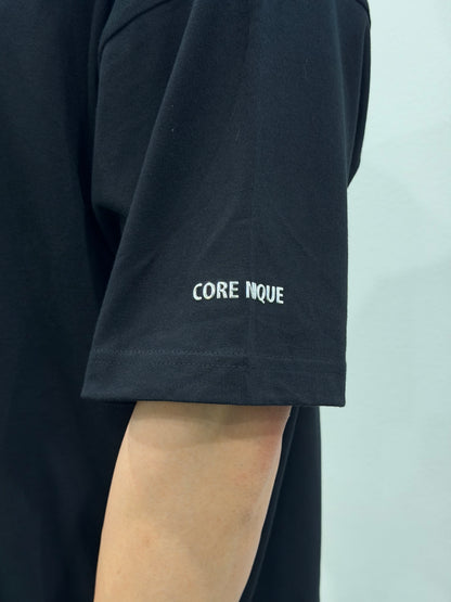 ドローアジャスト胸元ロゴ入りTシャツ