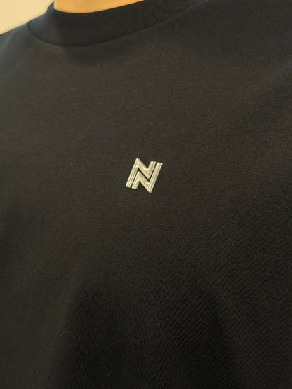 ドローアジャスト胸元ロゴ入りTシャツ