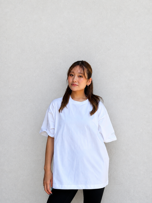ドローアジャスト胸元ロゴ入りTシャツ